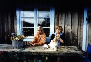 Las artistas Kanerva Cederström y Riikka Tanner en su film Haru, Island of the Solitary (1998). Foto: Festival Punto de Vista