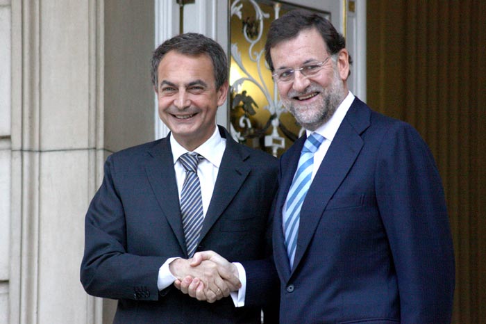 El expresidente del Gobierno José Luis Rodríguez Zapatero y su sucesor, Mariano Rajoy, en una imagen de 2010, publicada por Gustavo Bravo en Flickr bajo licencia CC