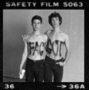 Tim Miller (izquierda) y John Bernd (derecha) en Live Boys (1981)