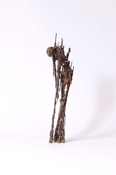 'Origen II', 2013. Masilla, hierro, resina 90 x 13 x 18 cm.