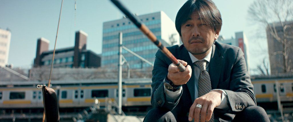 Uno de los ejecutivos japoneses durante su tiempo libre. Foto: Sintagma Films