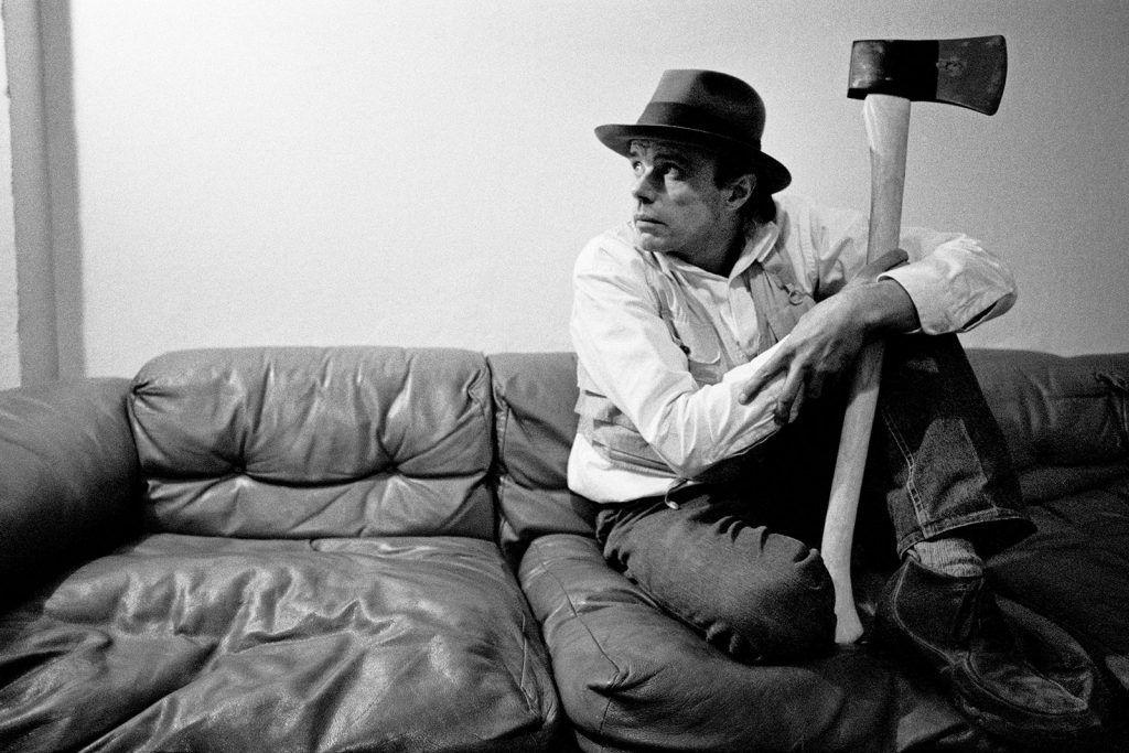 Joseph Beuys, retratado por Robert Lebeck en 1978.