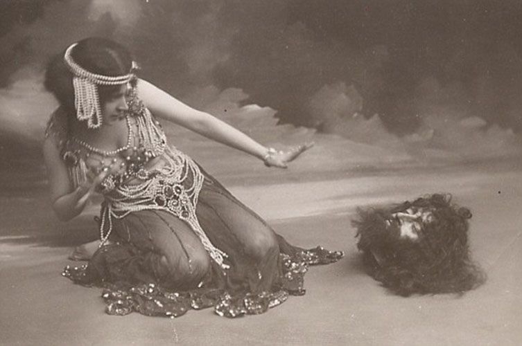 Maud Allan caracterizada como Salome en The Vision of Salome, 1908, National Portrait Gallery London.