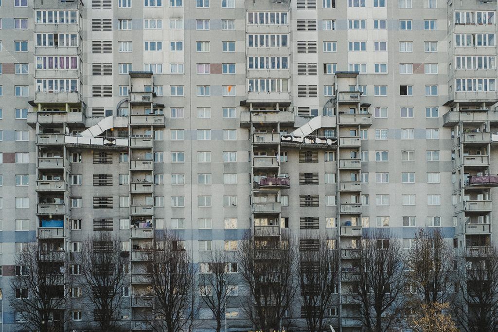 Vista del edificio Robespierre, Cité de 4000, La Courneuve. Fotografía del Vol. 2 «La même indifférence», en La Courneuve, París. 